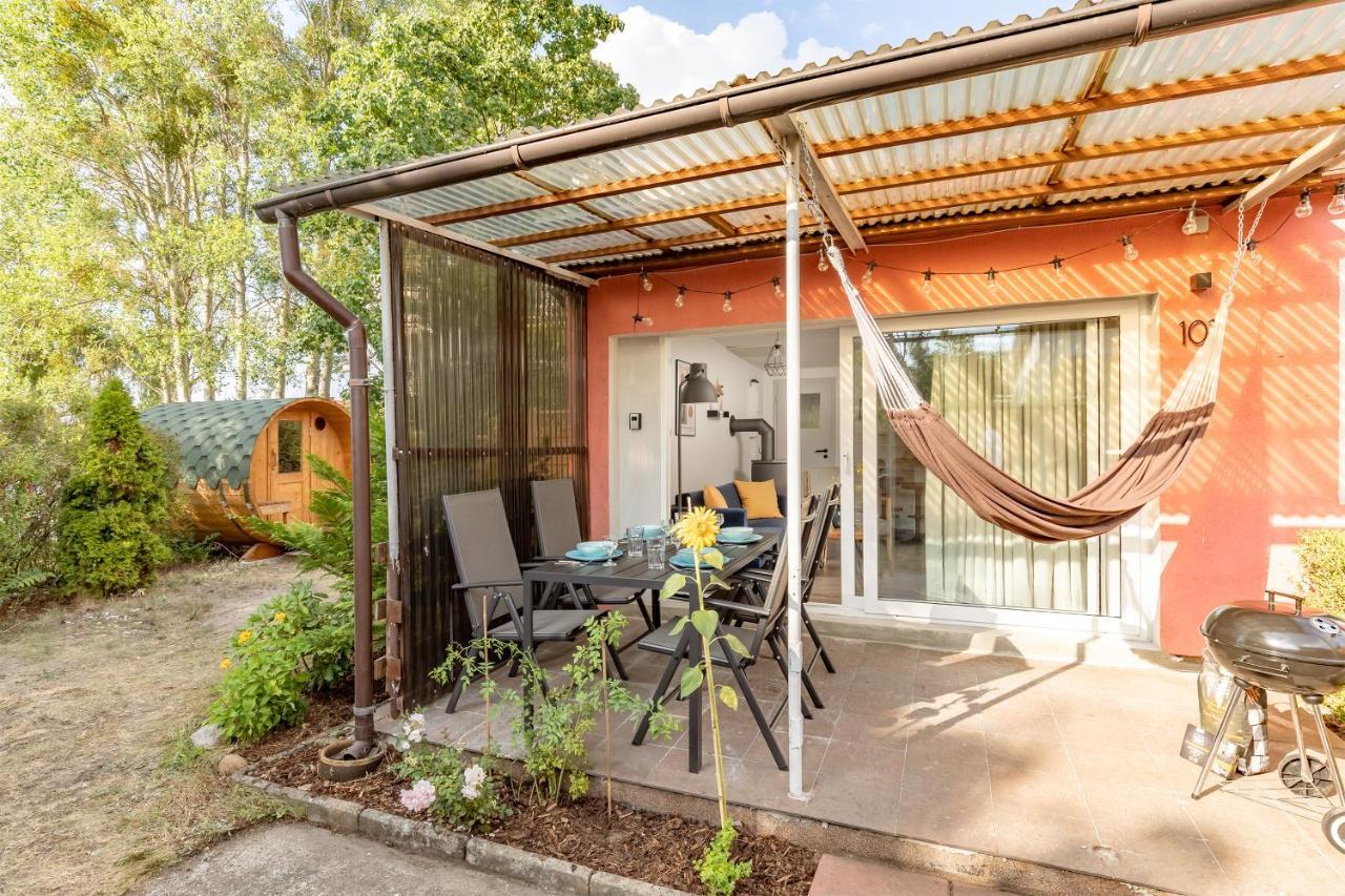 Am Grimnitzsee Gemutliches Tiny House Bungalow Mit Sauna Und Kamin Иоахимсталь Экстерьер фото